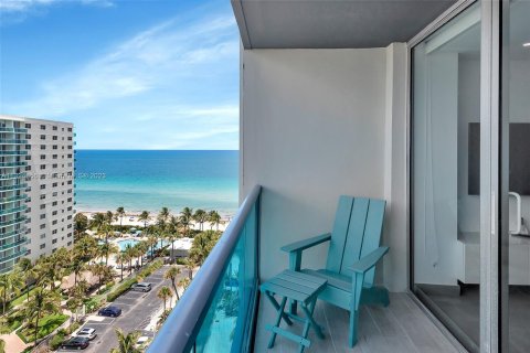 Copropriété à louer à Hollywood, Floride: 2 chambres, 84.08 m2 № 525289 - photo 3