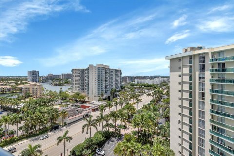 Copropriété à louer à Hollywood, Floride: 2 chambres, 84.08 m2 № 525289 - photo 24