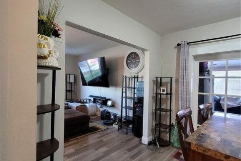 Casa en venta en Brandon, Florida, 3 dormitorios, 164.99 m2 № 988242 - foto 9