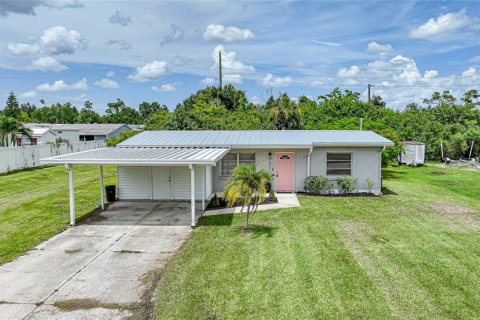 House in Punta Gorda, Florida 3 bedrooms, 102.47 sq.m. № 1337324 - photo 1