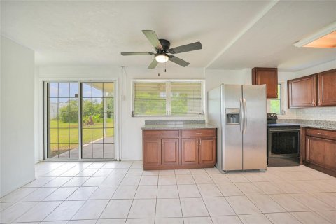 House in Punta Gorda, Florida 3 bedrooms, 102.47 sq.m. № 1337324 - photo 9