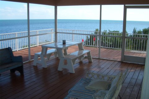 House in Key Largo, Florida 3 bedrooms, 262.36 sq.m. № 835868 - photo 11