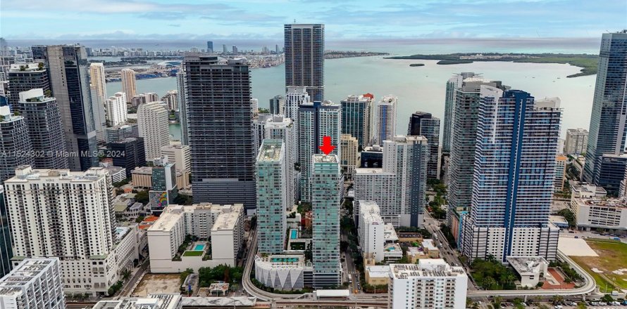 Condo in Miami, Florida, 2 bedrooms  № 1237404