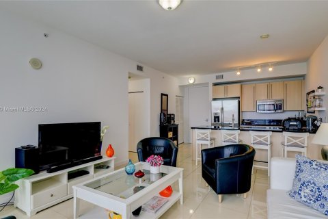 Condo in Miami, Florida, 2 bedrooms  № 1237404 - photo 11