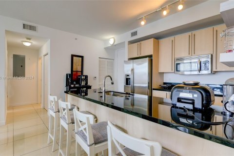 Condo in Miami, Florida, 2 bedrooms  № 1237404 - photo 6