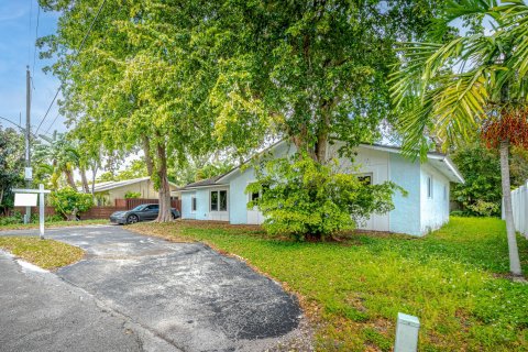 Купить виллу или дом в Уилтон-Мэнорс, Флорида 4 спальни, 208.1м2, № 1080715 - фото 1