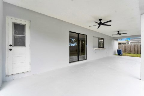 House in Cooper City, Florida 3 bedrooms, 181.25 sq.m. № 1129130 - photo 1