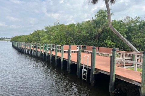 Condo in Stuart, Florida, 1 bedroom  № 1179629 - photo 3