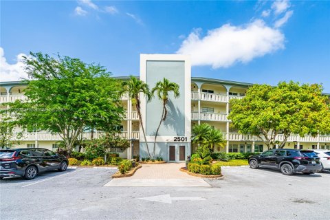 Condo in Coconut Creek, Florida, 2 bedrooms  № 1138501 - photo 2