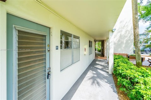 Condo in Coconut Creek, Florida, 2 bedrooms  № 1138501 - photo 3