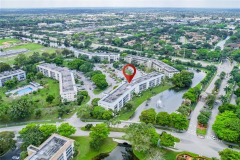 Condominio en venta en Coconut Creek, Florida, 2 dormitorios, 107.4 m2 № 1138501 - foto 24