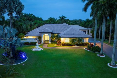 Casa en venta en Davie, Florida, 9 dormitorios, 462.56 m2 № 952028 - foto 3
