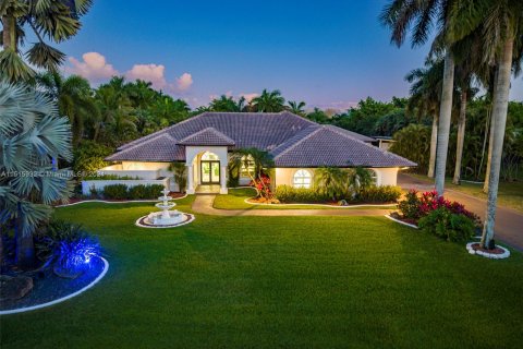 Купить виллу или дом в Дейви, Флорида 9 спален, 462.56м2, № 952028 - фото 10