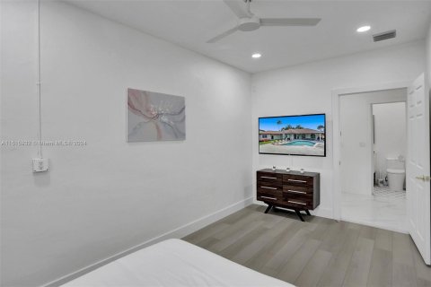 Casa en venta en Davie, Florida, 9 dormitorios, 462.56 m2 № 952028 - foto 16