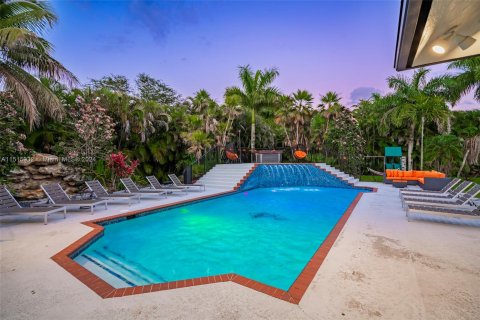Casa en venta en Davie, Florida, 9 dormitorios, 462.56 m2 № 952028 - foto 11