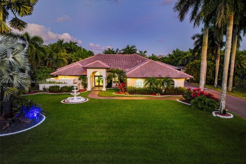Casa en venta en Davie, Florida, 9 dormitorios, 462.56 m2 № 952028 - foto 9