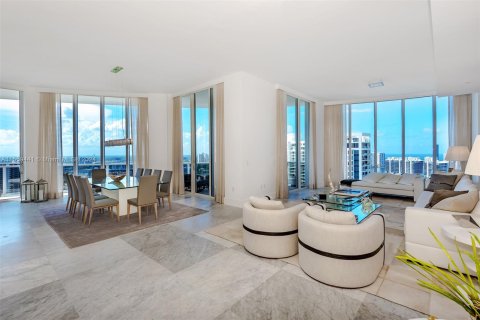 Condominio en venta en Aventura, Florida, 4 dormitorios, 460.33 m2 № 1081148 - foto 1