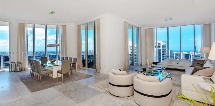 Condominio en Aventura, Florida, 4 dormitorios  № 1081148