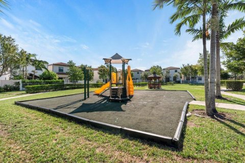 Adosado en venta en Palm Beach Gardens, Florida, 2 dormitorios, 115.2 m2 № 1226808 - foto 6