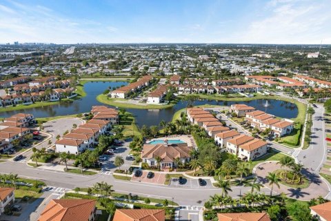 Adosado en venta en Palm Beach Gardens, Florida, 2 dormitorios, 115.2 m2 № 1226808 - foto 9