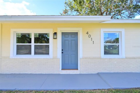 House in Tampa, Florida 4 bedrooms, 122.63 sq.m. № 1426413 - photo 5