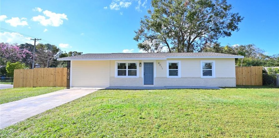 House in Tampa, Florida 4 bedrooms, 122.63 sq.m. № 1426413