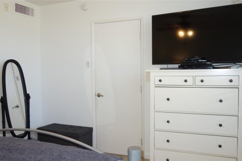 Condo in Pompano Beach, Florida, 2 bedrooms  № 989226 - photo 24