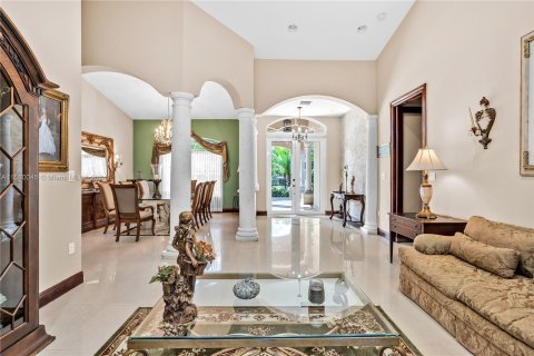 House in Miami, Florida 6 bedrooms, 359.44 sq.m. № 1161004 - photo 24