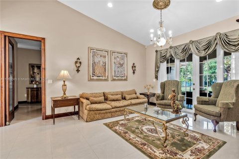 House in Miami, Florida 6 bedrooms, 359.44 sq.m. № 1161004 - photo 23