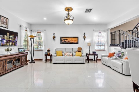 House in Miami, Florida 6 bedrooms, 359.44 sq.m. № 1161004 - photo 29