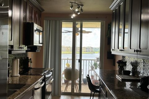 Copropriété à vendre à Miami, Floride: 2 chambres, 151.71 m2 № 1160964 - photo 2