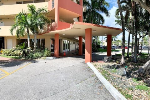 Condo in Miami, Florida, 2 bedrooms  № 1160964 - photo 19