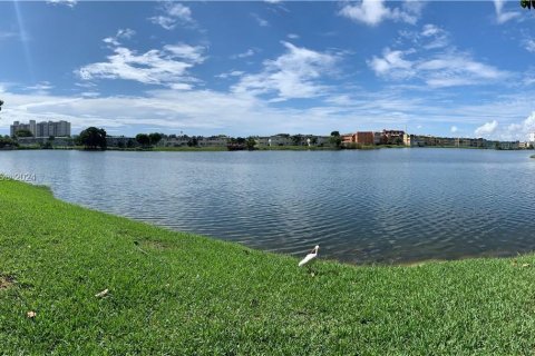 Condo in Miami, Florida, 2 bedrooms  № 1160964 - photo 18