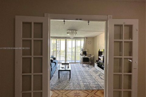 Copropriété à vendre à Miami, Floride: 2 chambres, 151.71 m2 № 1160964 - photo 3