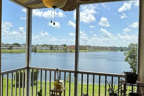 Copropriété à vendre à Miami, Floride: 2 chambres, 151.71 m2 № 1160964 - photo 1