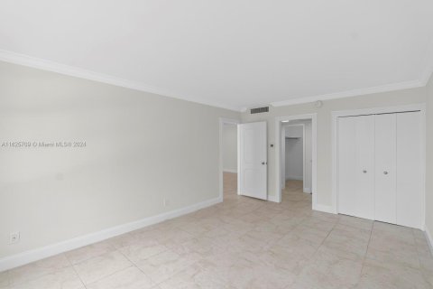 Condo in Miami Beach, Florida, 2 bedrooms  № 1281761 - photo 21