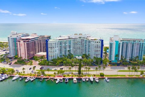 Condominio en venta en Miami Beach, Florida, 2 dormitorios, 96.62 m2 № 1281761 - foto 1