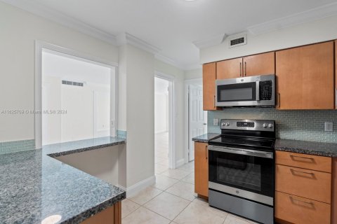 Condo in Miami Beach, Florida, 2 bedrooms  № 1281761 - photo 11