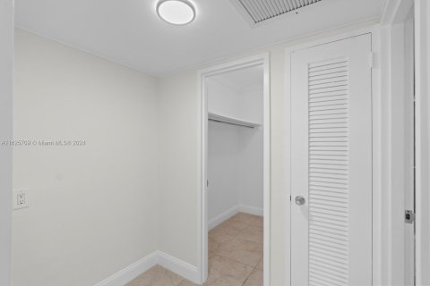 Copropriété à vendre à Miami Beach, Floride: 2 chambres, 96.62 m2 № 1281761 - photo 23