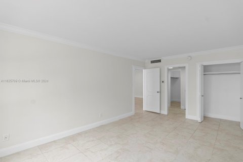 Condo in Miami Beach, Florida, 2 bedrooms  № 1281761 - photo 22