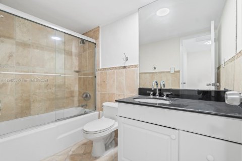 Condo in Miami Beach, Florida, 2 bedrooms  № 1281761 - photo 25