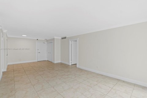 Condo in Miami Beach, Florida, 2 bedrooms  № 1281761 - photo 7