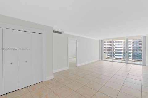 Condo in Miami Beach, Florida, 2 bedrooms  № 1281761 - photo 4