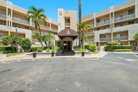 Condo in Tamarac, Florida, 2 bedrooms  № 1281813 - photo 1