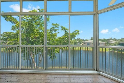 Condo in Tamarac, Florida, 2 bedrooms  № 1281813 - photo 10