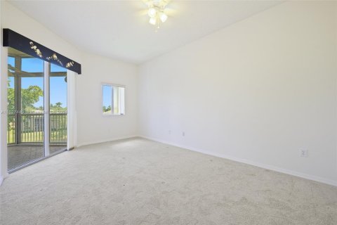 Condo in Tamarac, Florida, 2 bedrooms  № 1281813 - photo 18