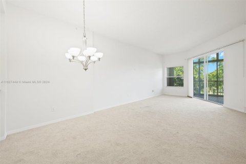 Condo in Tamarac, Florida, 2 bedrooms  № 1281813 - photo 5