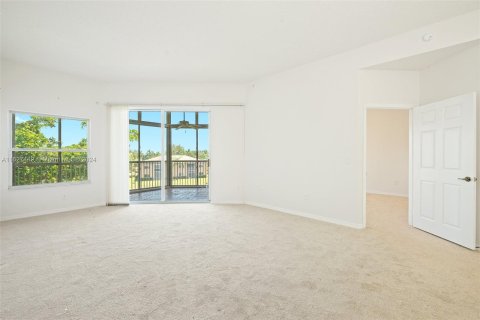 Condo in Tamarac, Florida, 2 bedrooms  № 1281813 - photo 8