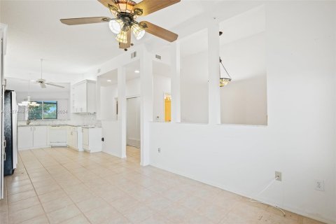 Condo in Tamarac, Florida, 2 bedrooms  № 1281813 - photo 16