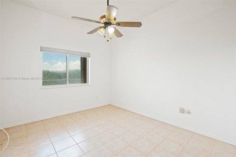 Condo in Tamarac, Florida, 2 bedrooms  № 1281813 - photo 17